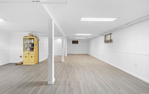 2 Furth Rd, Valley Stream NY 11581-2531 exterior