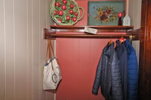 135 Gibbs Ave, Middletown RI 02840-2258 exterior