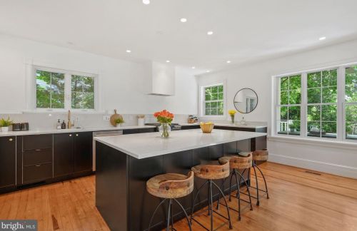 1847 47 Pl, Washington DC 20007-1910 exterior