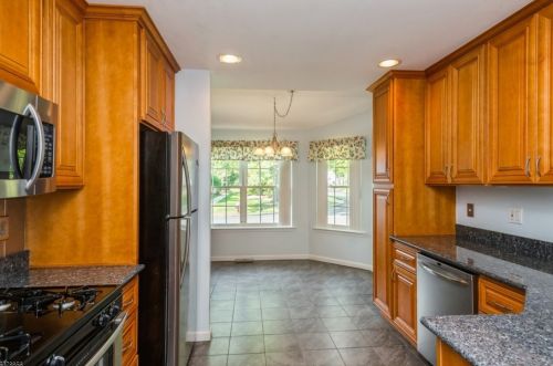 301 Porter Way, Bridgewater NJ 08807-3540 exterior