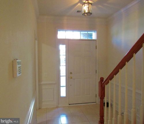 5992 Grand Pavilion Way, Alexandria VA  22303-2258 exterior