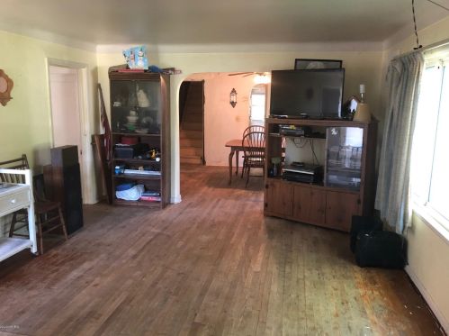 711 G Ave, Kalamazoo MI 49004-1404 exterior