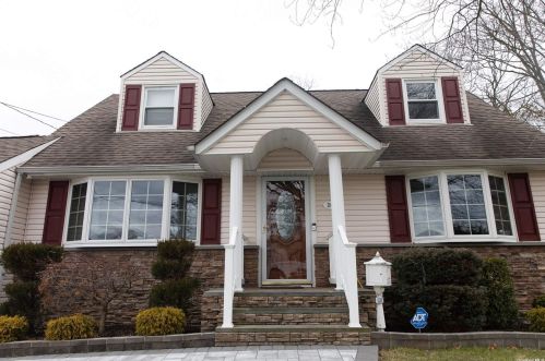 245 Farhan Ln, Babylon, NY 11703-2508