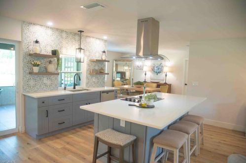 5975 Grn Blvd, Naples FL 34116-4827 exterior