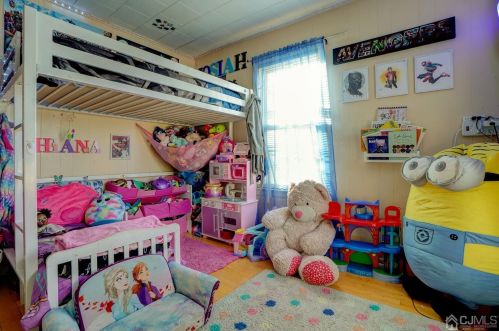 47 Fayette St, Edison NJ  08817-4317 exterior