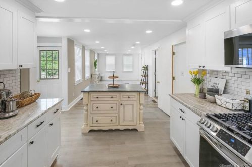 37 Commerce Ave, Killingly CT 06239-2804 exterior