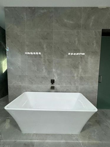 2461 Golden Gate Blvd, Naples FL 34120-3717 exterior