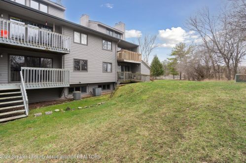 2442 Burcham Dr, East Lansing MI 48823-7246 exterior