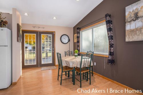 125 High St, Middlevle MI 49333-9466 exterior