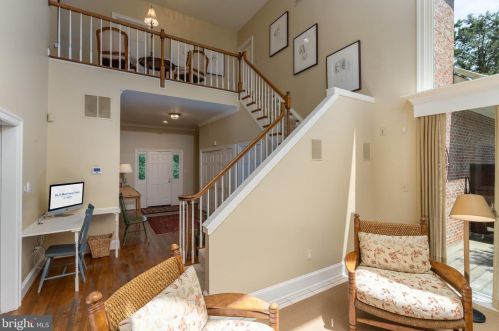 1250 Daleview Dr, Mc Lean VA 22102-1538 exterior