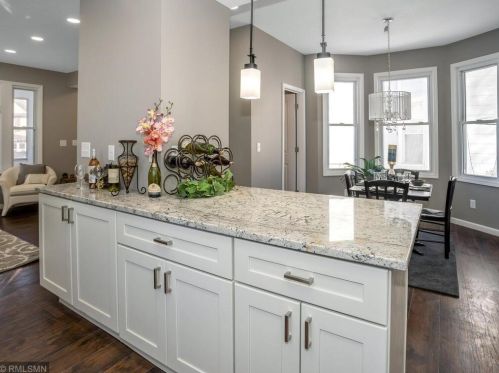 896 6 St, Saint Paul MN 55106-4503 exterior