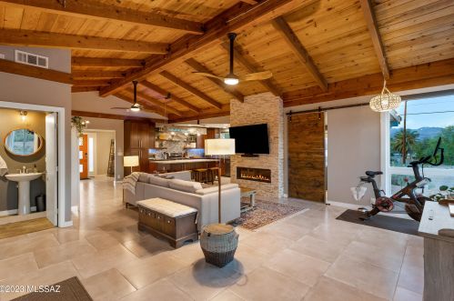 6126 Seneca St, Tucson AZ  85712-3011 exterior