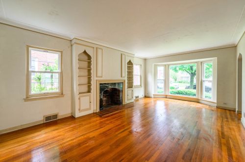 9265 Oakley Ave, Chicago, IL 60643-6718