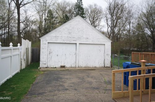 728 Campbell Ave, Kalamazoo MI 49006-3083 exterior