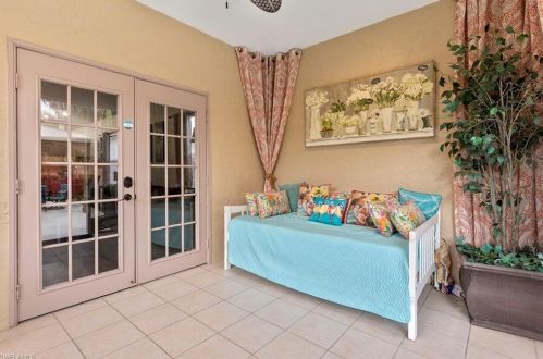 865 105 Ave, Naples FL 34108-1838 exterior