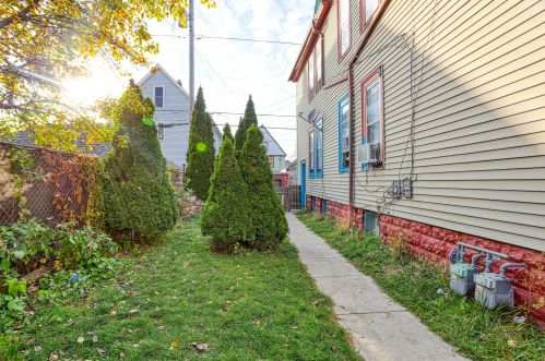 1119 22nd St, Milwaukee WI  53204-1936 exterior