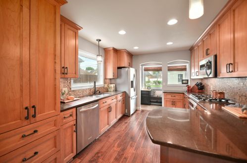 3041 84th St, Milwaukee, WI 53222-4707