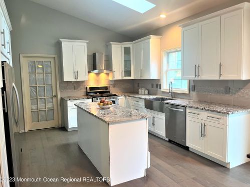 21 Monarch Ln, East Freehold NJ 07728-8580 exterior