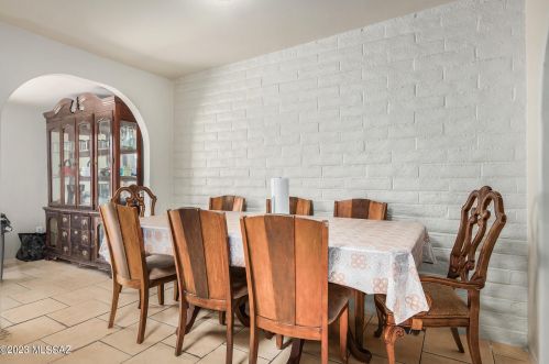 6742 Hawk Dr, Tucson AZ 85730-3247 exterior