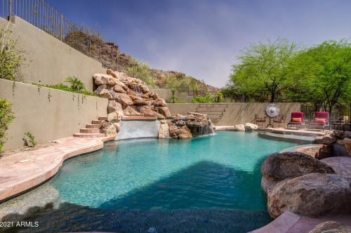 13841 Cyn Dr, Phoenix AZ 85016-2403 exterior