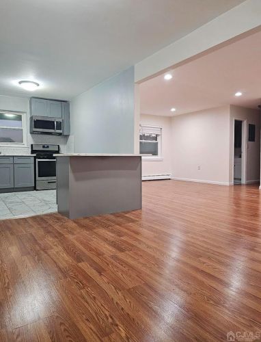 32 Woodedge Ave, Edison NJ exterior