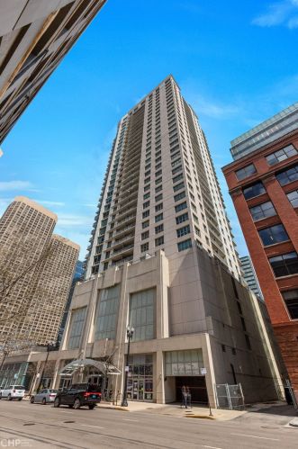 125 Jefferson St, Chicago IL  60661-3609 exterior