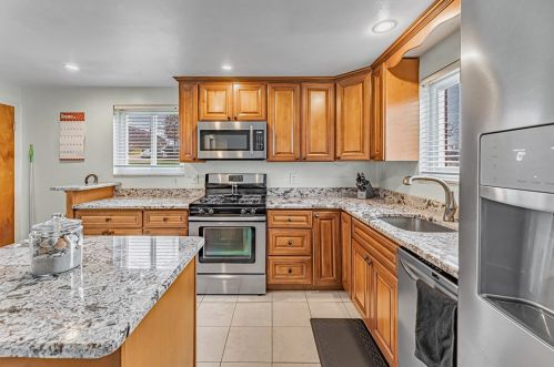 1421 Harris Ave, Pittsburgh PA 15205-3946 exterior