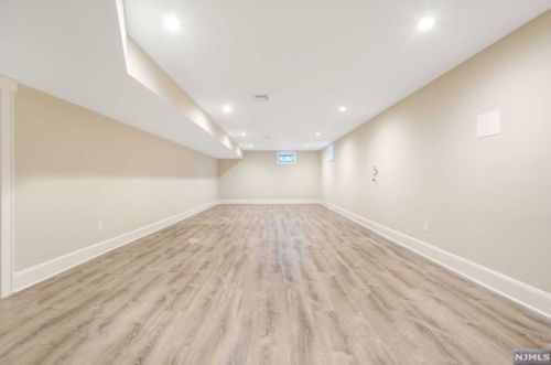 81 Trommel Dr, Mahwah NJ 07430-1533 exterior