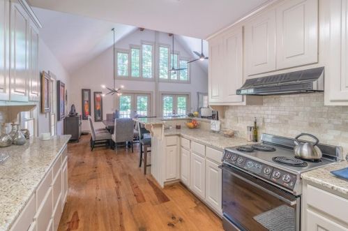 3151 Dockside Dr, Gainesville GA 30501-1470 exterior