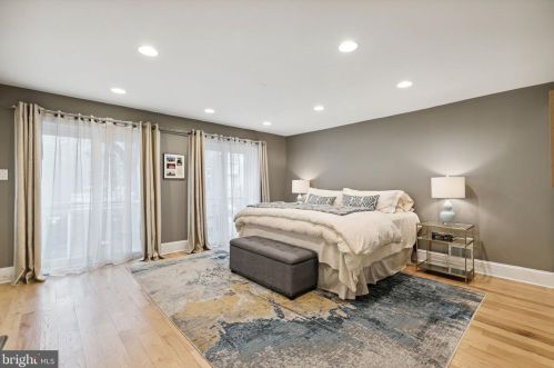 128 Bainbridge St, Philadelphia PA  19147-2402 exterior