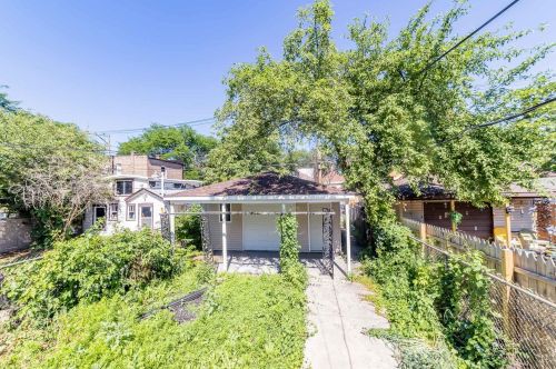 7709 Eberhart Ave, Chicago IL 60637-2485 exterior