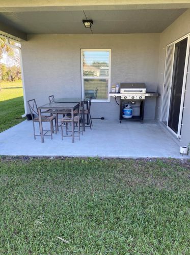 1001 Gastador Ave, Fort Pierce FL  34953-1830 exterior