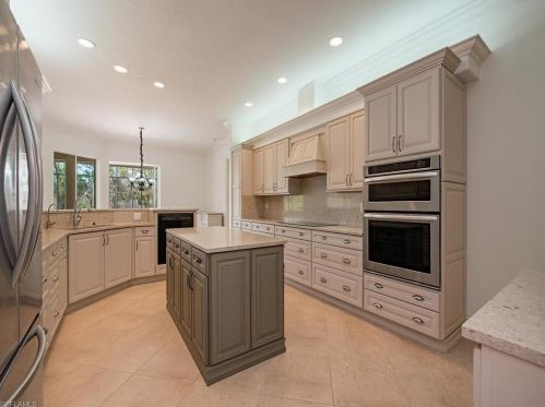 535 Roma Ct, Naples, FL 34110-6457