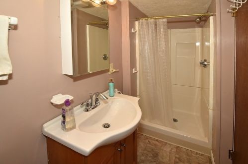 20 Nancy Dr, Enfield CT 06082-2632 exterior