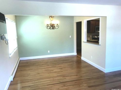 262 Munro Blvd, Valley Stream NY  11581-3444 exterior