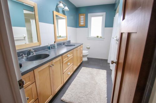 734 Ruddiman Dr, Meskegon MI  49445-2867 exterior