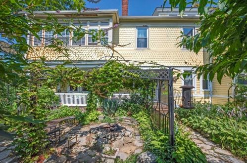 346 Maple St, Springfield MA 01105-1953 exterior