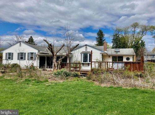 1172 Laurel Ln, Huntingdon Valley PA 19006-3216 exterior