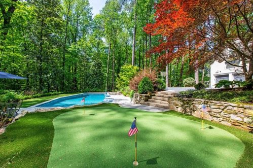 110 Blackland Dr, Atlanta, GA 30342-4404