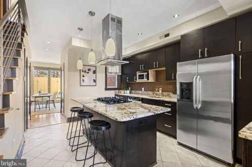 706 4th St, Washington DC  20003-4205 exterior