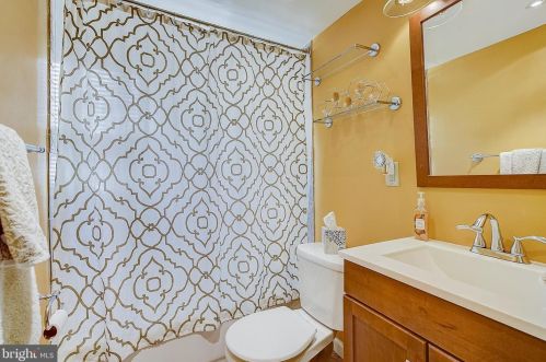 7554 Gilbert St, Philadelphia PA 19150-2606 exterior