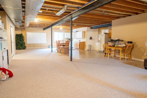 22560 Timbercrest Dr, Macomb Township MI 48044-6228 exterior