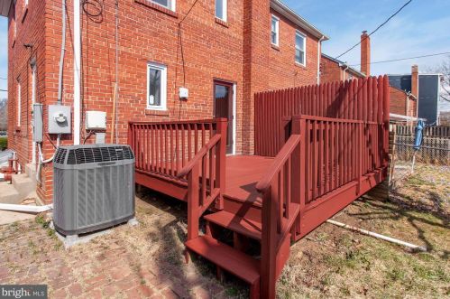 2022 21 St, Arlington VA 22201-3607 exterior