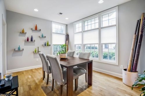 402 Turlington Ct, Livingston NJ exterior