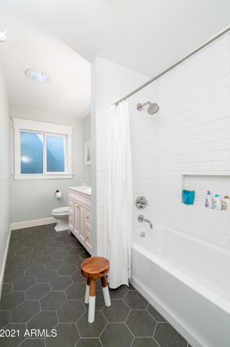 3842 50th Pl, Phoenix AZ 85018-4413 exterior