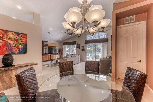 7948 Lando Ave, Boynton Beach FL 33437-6359 exterior