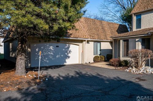 22 Carriage Pl, Edison, NJ 08820-4023