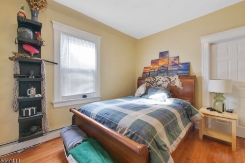 35 Claremont Ave, Montclair NJ 07042-3706 exterior