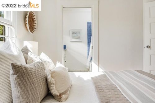 1553 San Lorenzo Ave, Berkeley CA 94707-1860 exterior