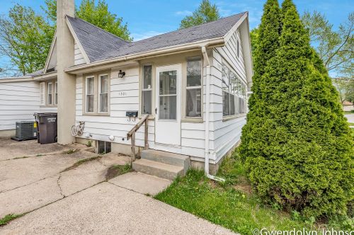 1321 Whiting St, Wyoming MI  49509-1052 exterior